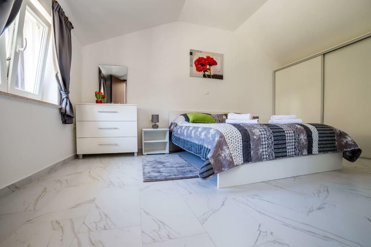 Apartment Podini 布鲁赛吉 外观 照片