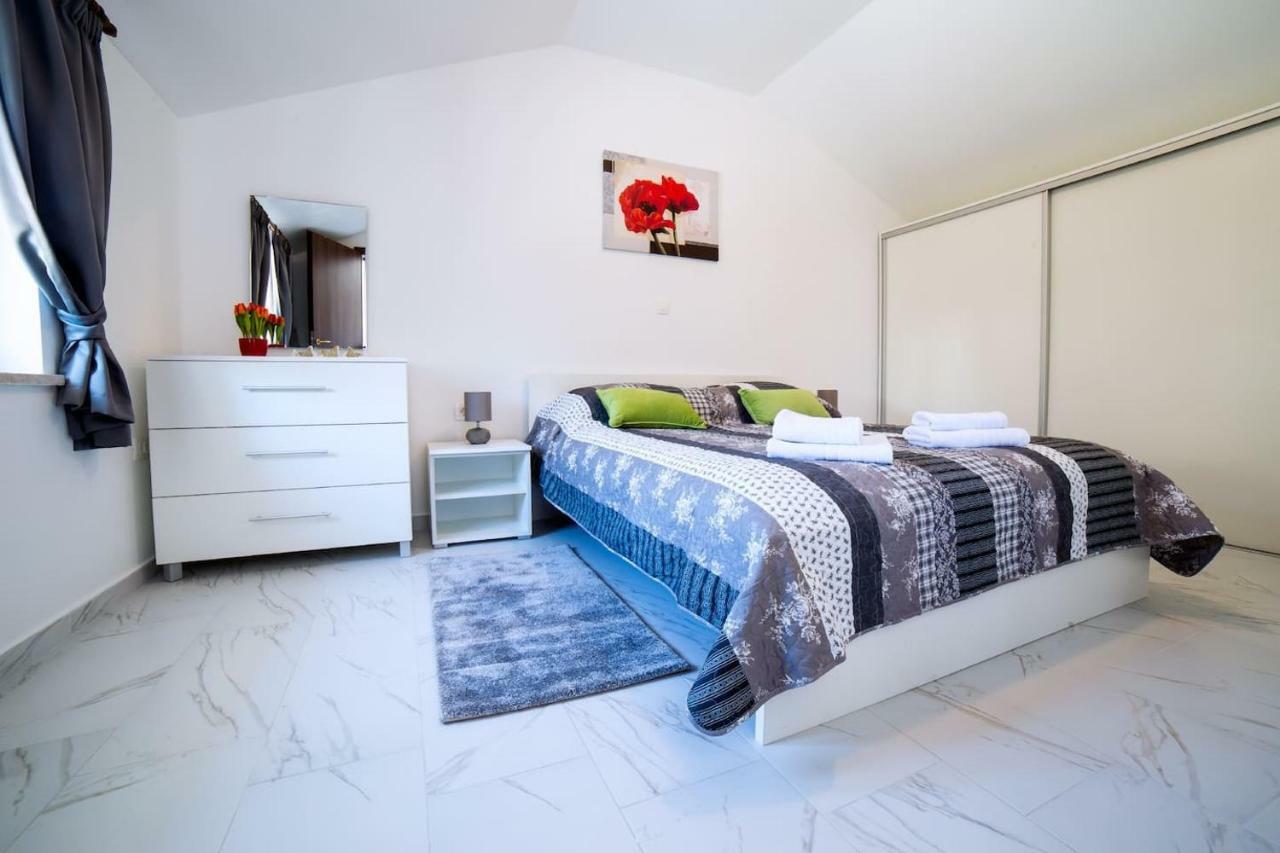 Apartment Podini 布鲁赛吉 外观 照片