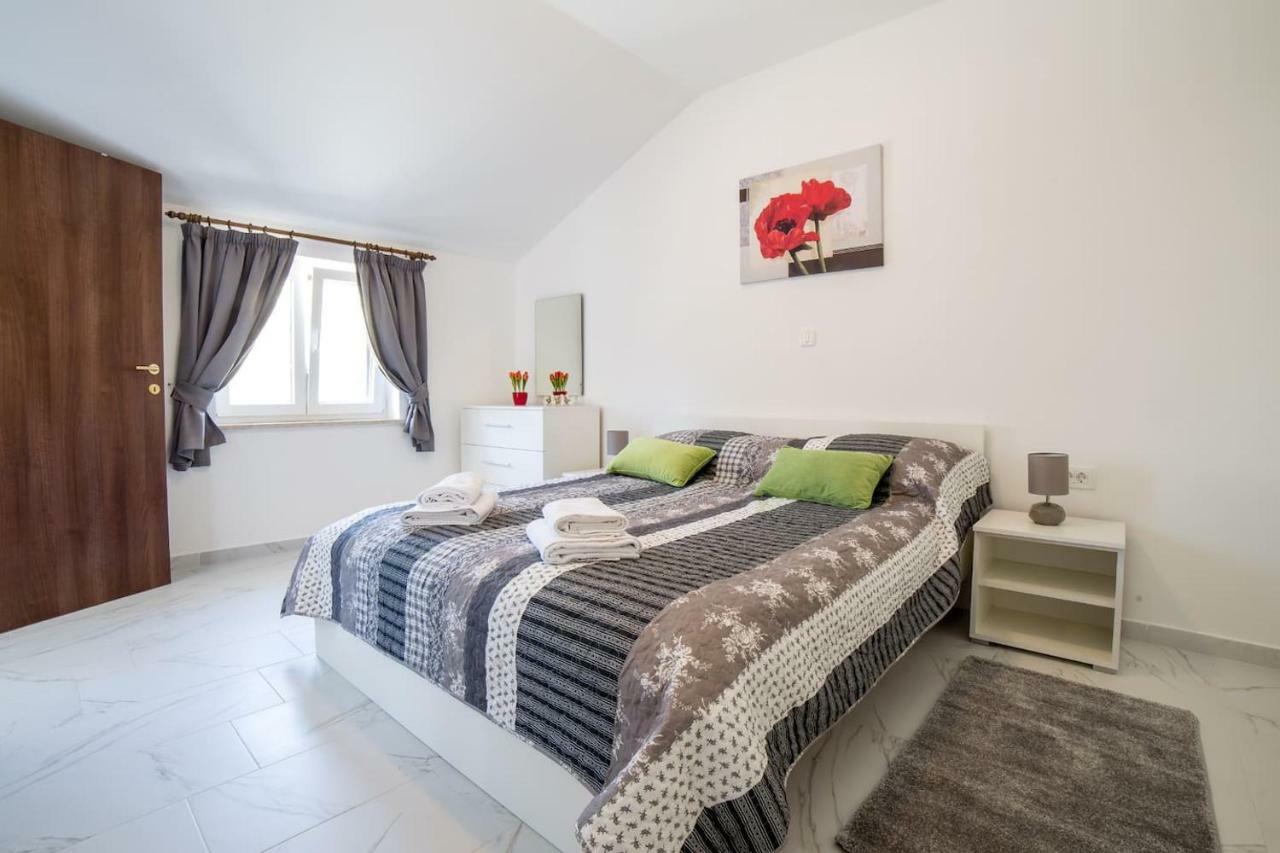 Apartment Podini 布鲁赛吉 外观 照片